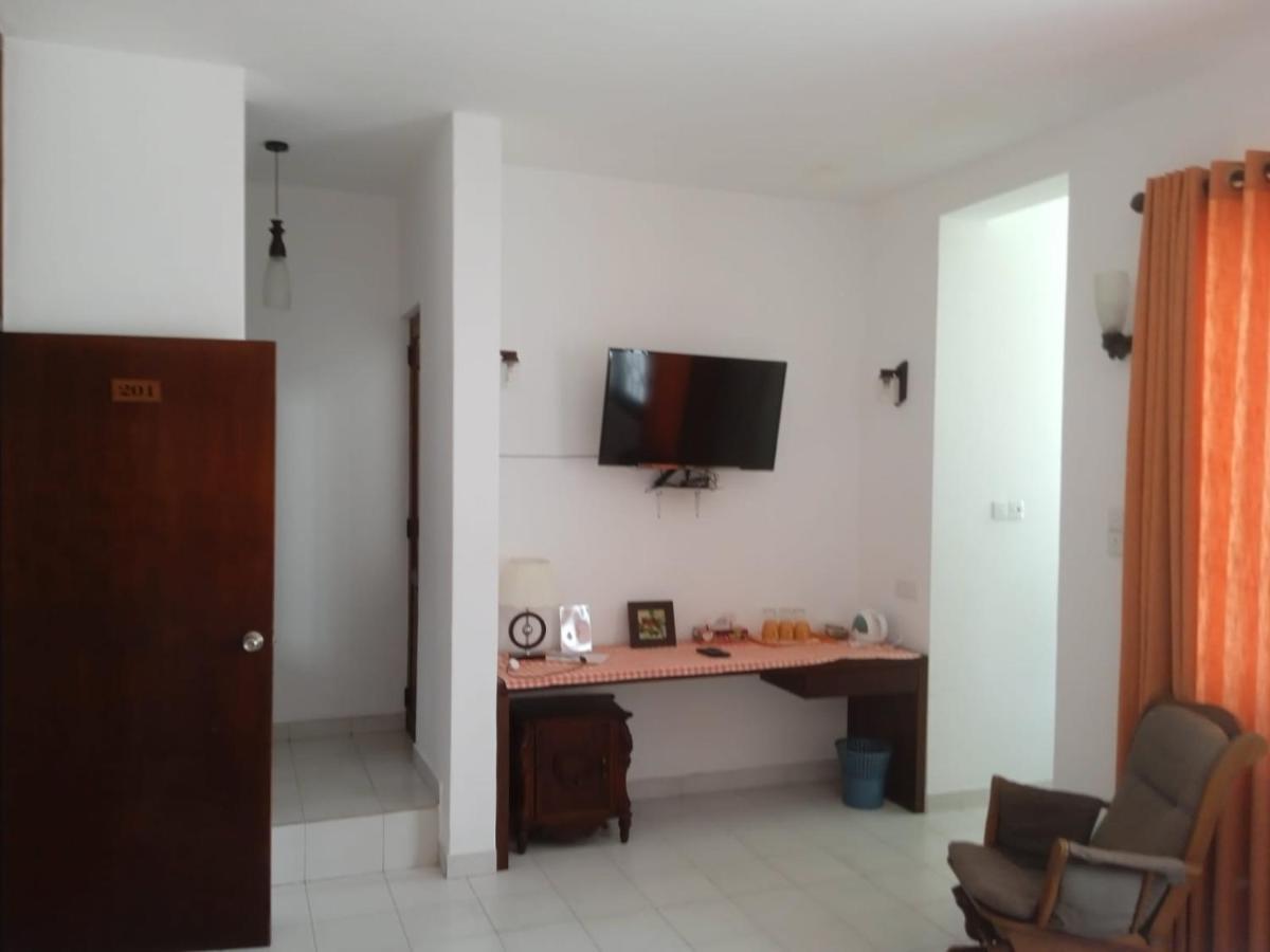 Elegance Oasis, Colombo 3 Hotel Екстериор снимка
